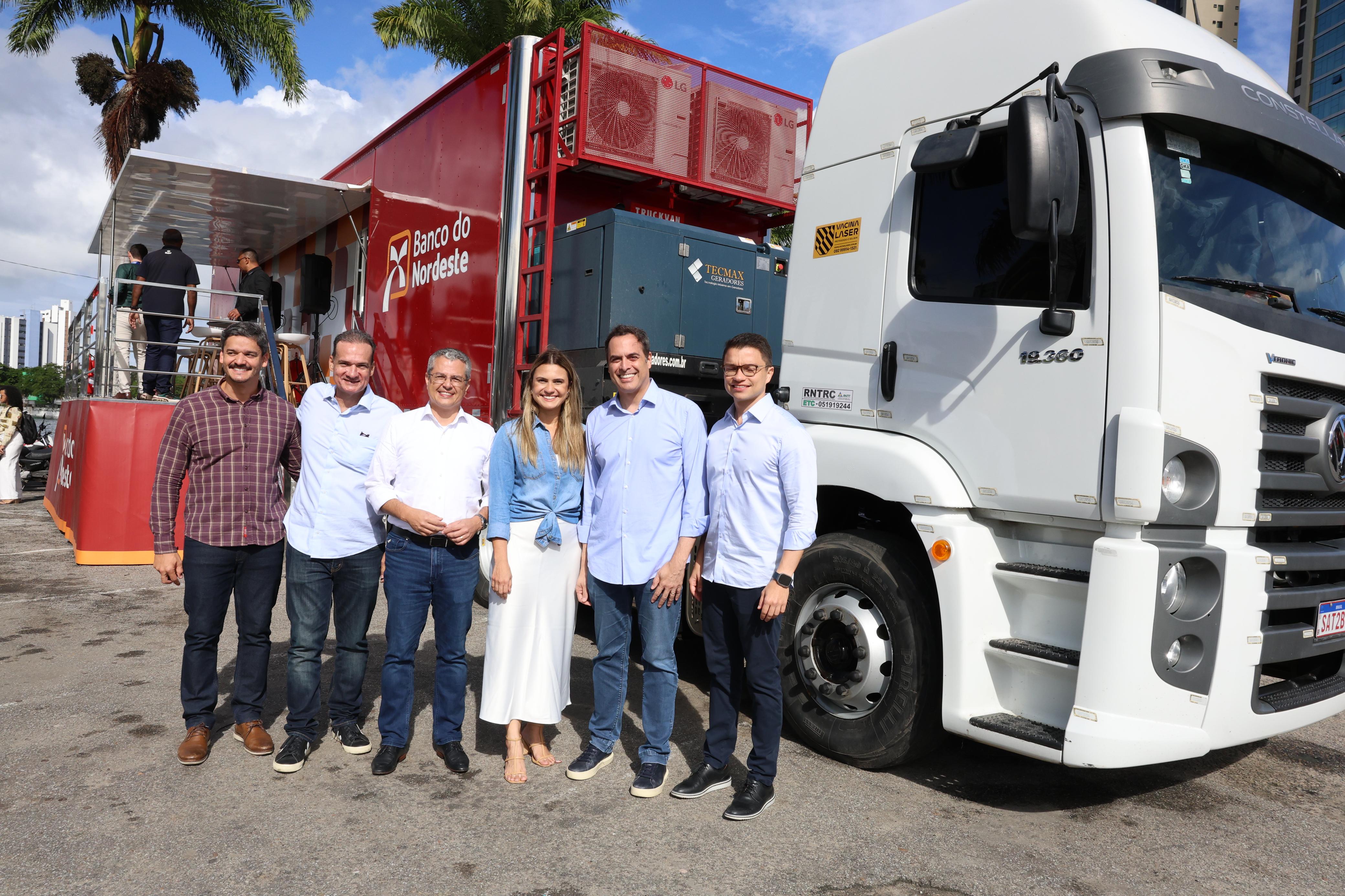 Evento que celebra R$ 1 bilhão do Acredita também marcou lançamento da Carreta BNB - Unidade móvel de atendimento para grandes eventos (Foto: Fernando Cavalcante)