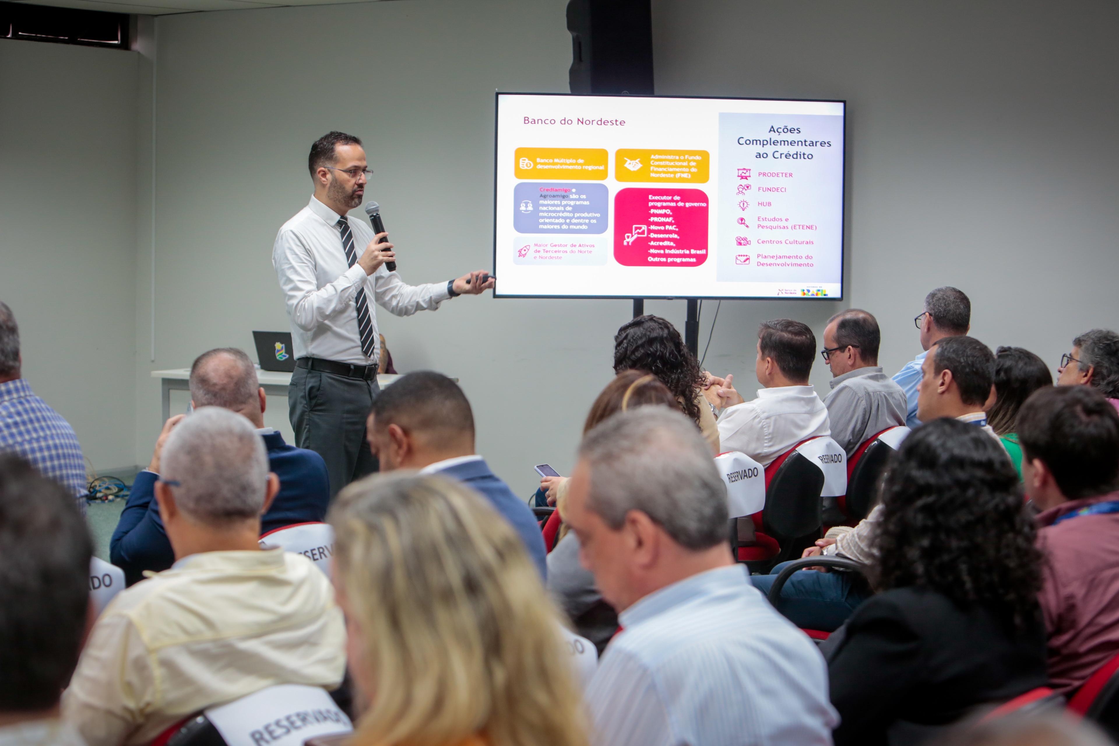 Hugo Luiz de Queiroz crescimento do FNE em Pernambuco foi de  entre  e 